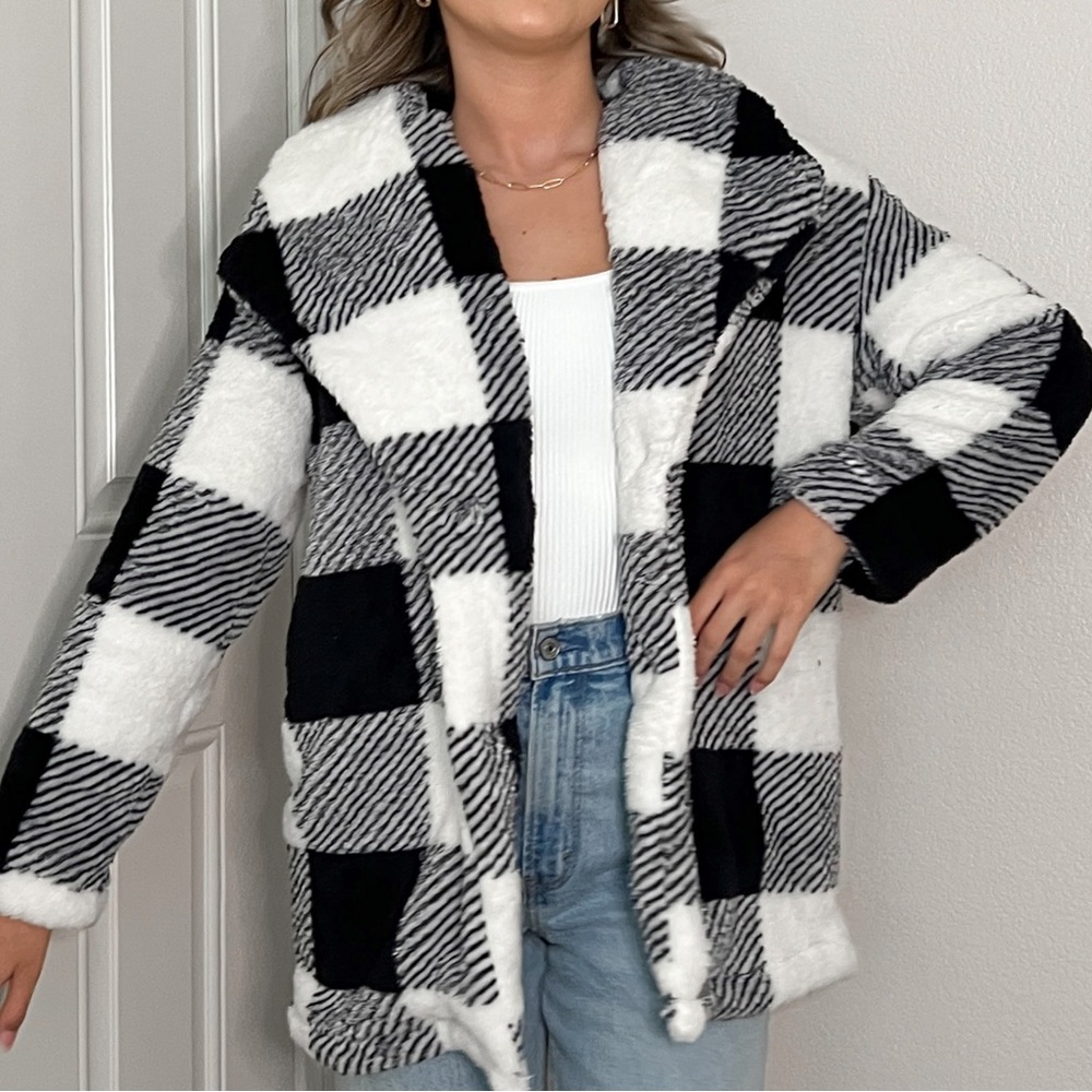 FINAL SALE black and white plaid shacket for fall, autumn, winter - Picture 5 of 10